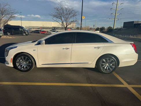 Used 2018 Cadillac XTS Luxury image 4