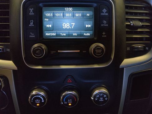 Used 2015 RAM 1500 Classic SLT AWD/4WD image 25