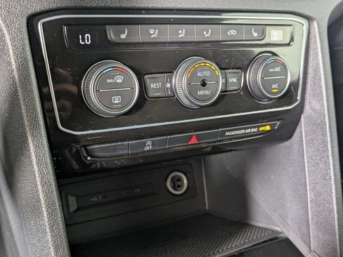 Used 2022 Volkswagen Atlas SEL AWD/4WD image 19