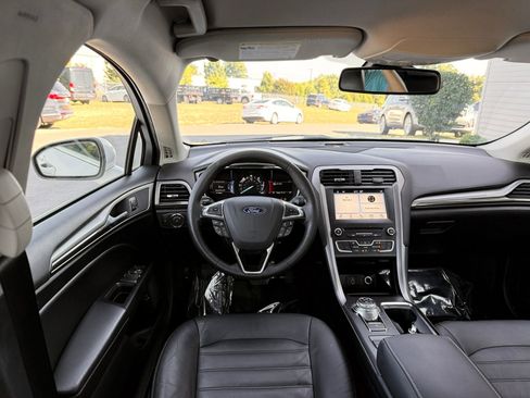 Used 2018 Ford Fusion SE w/ Equipment Group 602A FWD image 24