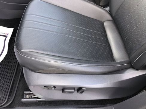 Used 2023 Volkswagen Tiguan SE R-Line image 12