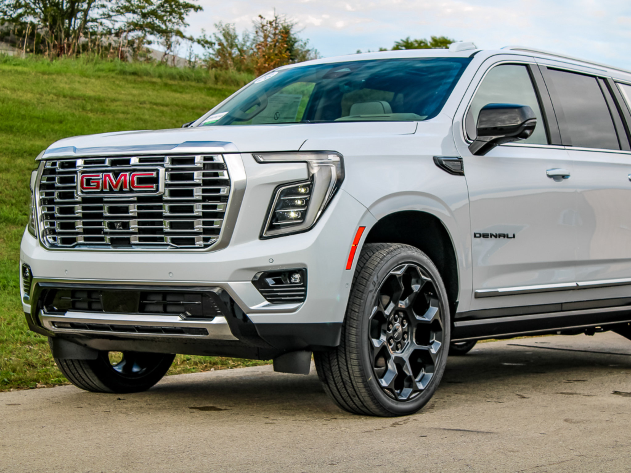 New 2026 GMC Yukon XL Denali w/ Denali Reserve Package AWD/4WD image 36