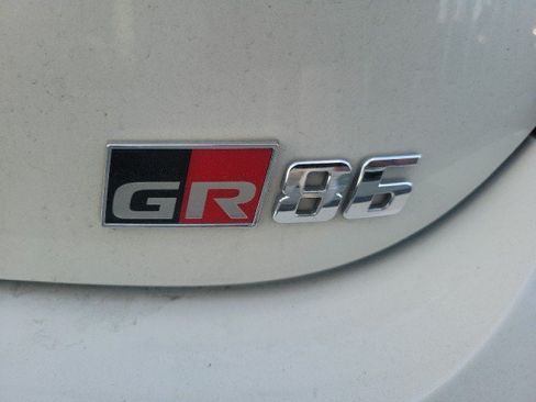 Used 2022 Toyota GR86 RWD image 5