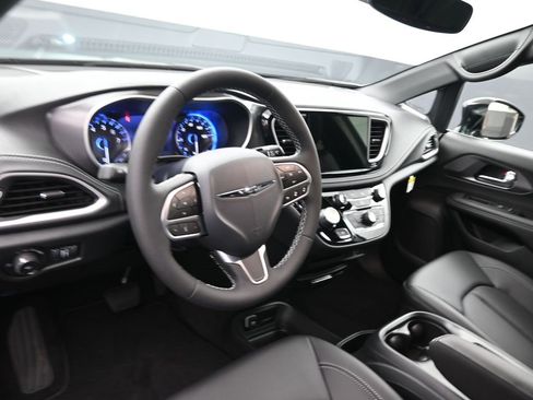 New 2026 Chrysler Pacifica Select image 19