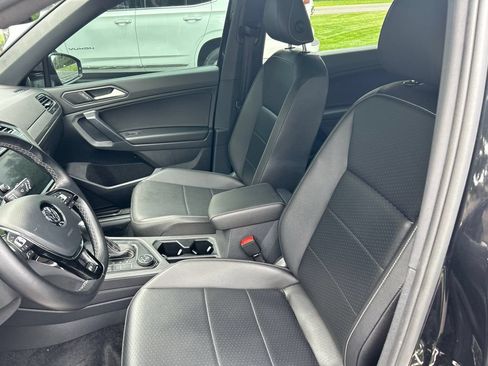 Used 2021 Volkswagen Tiguan SE R-Line AWD/4WD image 2