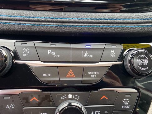 Used 2021 Chrysler Pacifica Touring w/ Cold Weather Group image 13