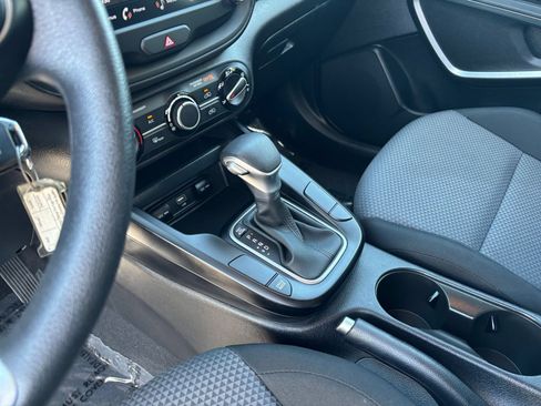Used 2025 Kia Soul LX w/ LX Technology Package FWD image 41