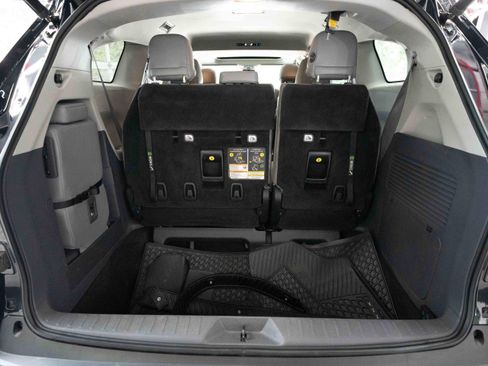 Used 2021 Toyota Sienna XLE FWD image 28