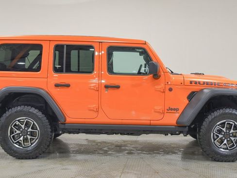 Used 2025 Jeep Wrangler Unlimited Rubicon w/ Technology Group image 12