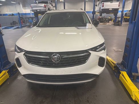 Used 2022 Buick Envision Essence w/ Technology Package I image 2