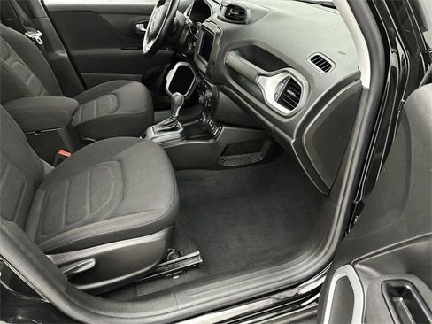 Used 2020 Jeep Renegade Latitude w/ Cold Weather Group image 23