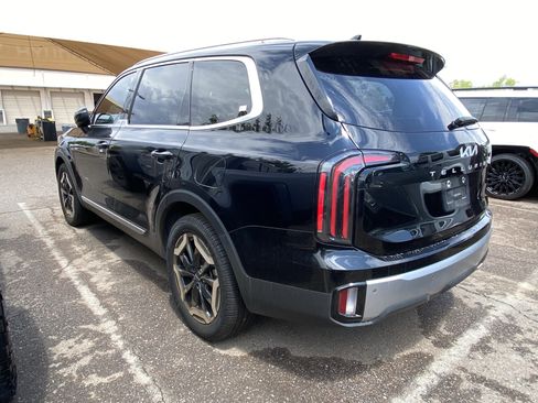 Used 2023 Kia Telluride EX w/ EX Captain's Chair Package FWD image 4