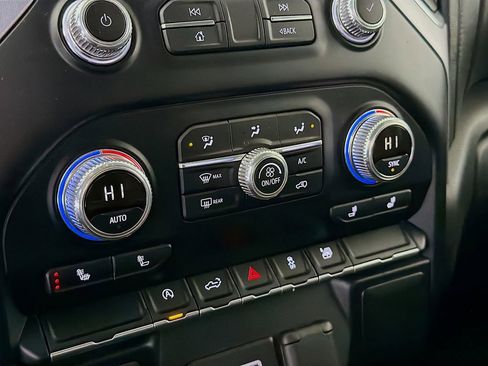 Used 2019 GMC Sierra 1500 SLE image 18