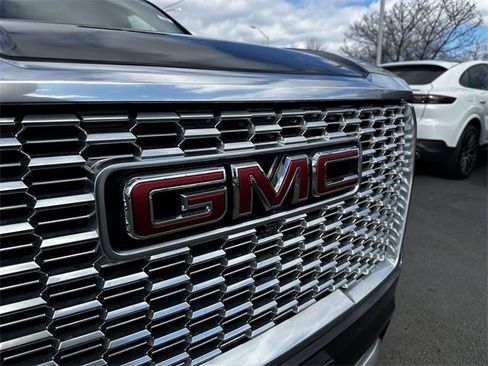 Used 2023 GMC Yukon Denali image 10