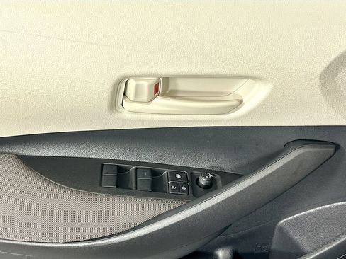 Used 2025 Toyota Corolla LE image 17