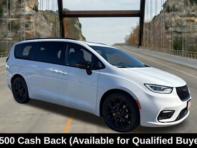New 2026 Chrysler Pacifica Limited w/ S Appearance Package
