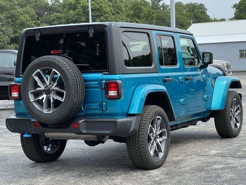 Used 2024 Jeep Wrangler Unlimited w/ Convenience Group AWD/4WD image 37