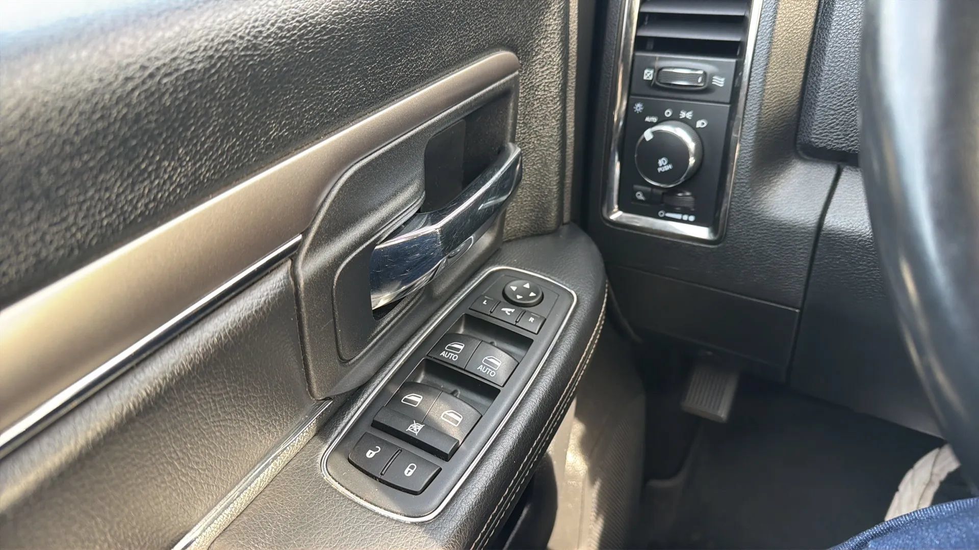 Used 2015 RAM 1500 Sport w/ Sport Premium Group AWD/4WD image 21