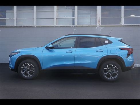 New 2026 Chevrolet Trax LT w/ Driver Confidence Package image 2