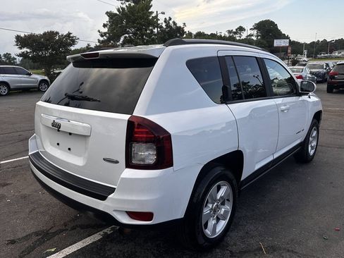 Used 2016 Jeep Compass Latitude FWD image 3