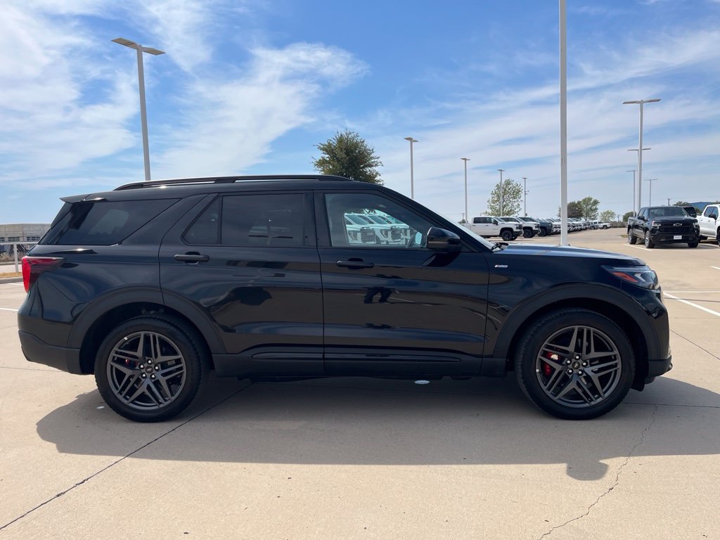 Used 2025 Ford Explorer ST-Line w/ ST-Line Street Pack AWD/4WD image 6