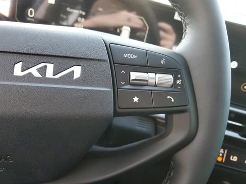 New 2026 Kia Sportage SX FWD image 9