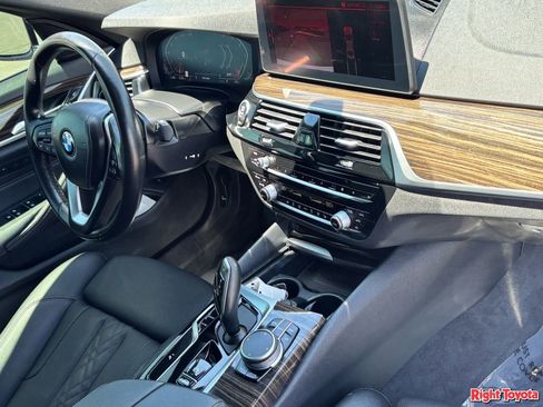 Used 2021 BMW 530i w/ Convenience Package RWD image 12