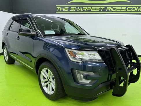 Used 2017 Ford Explorer XLT w/ Equipment Group 201A FWD image 2