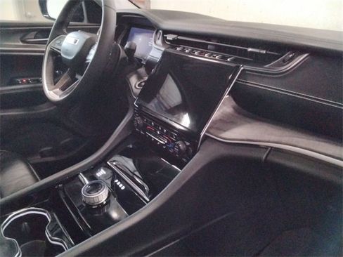 Used 2023 Jeep Grand Cherokee Limited w/ Luxury Tech Group II image 22