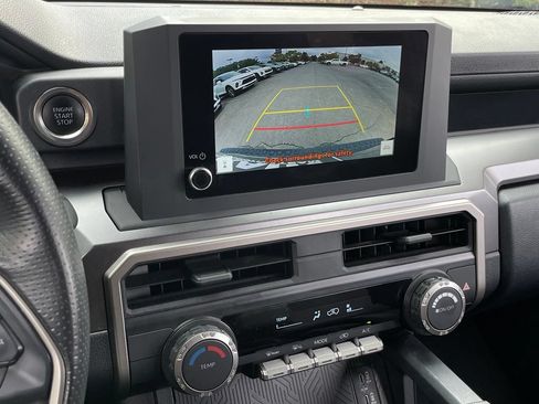 Used 2025 Toyota 4Runner SR5 AWD/4WD image 19