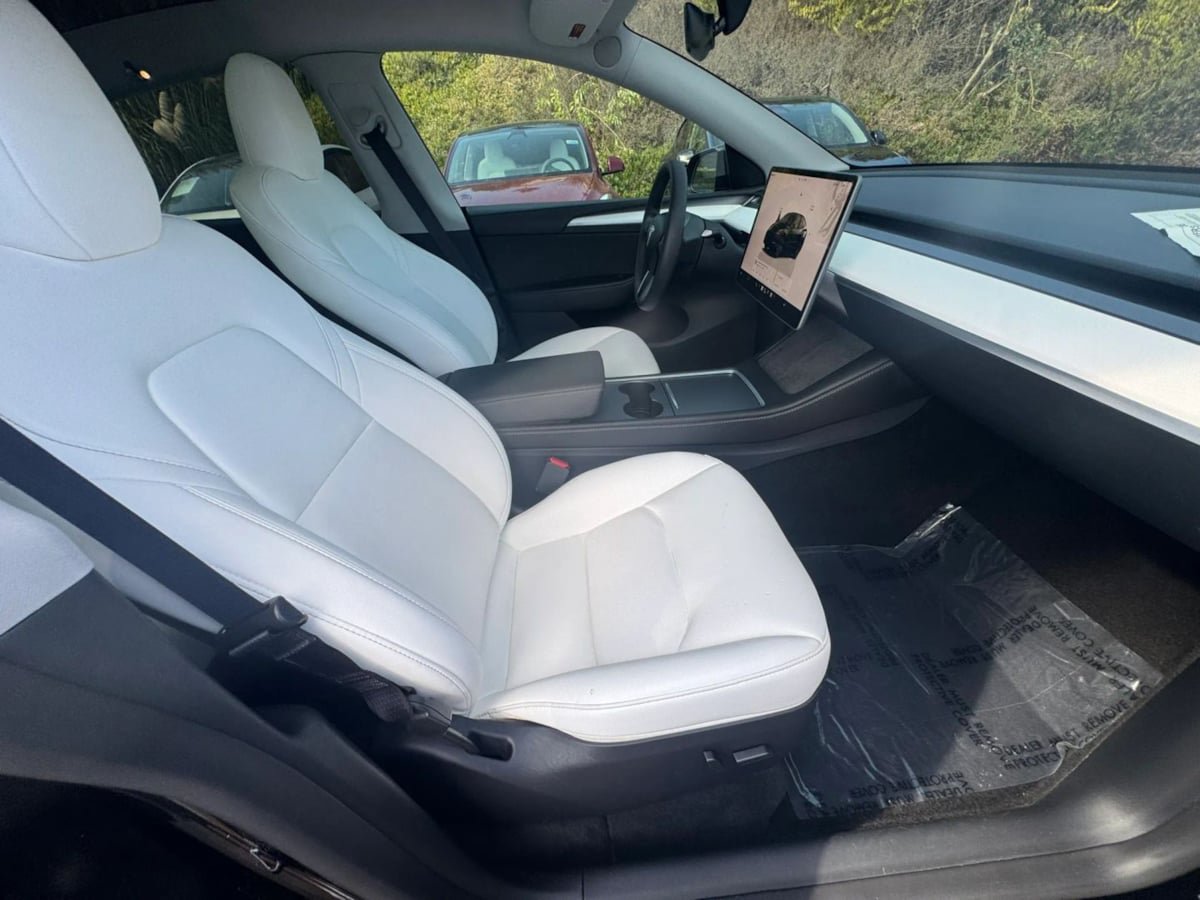 Used 2025 Tesla Model Y Long Range RWD image 14