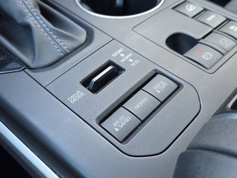 Used 2024 Toyota Highlander LE image 24