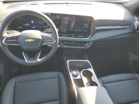Certified 2026 Chevrolet Equinox LT w/ Convenience Package II FWD image 11