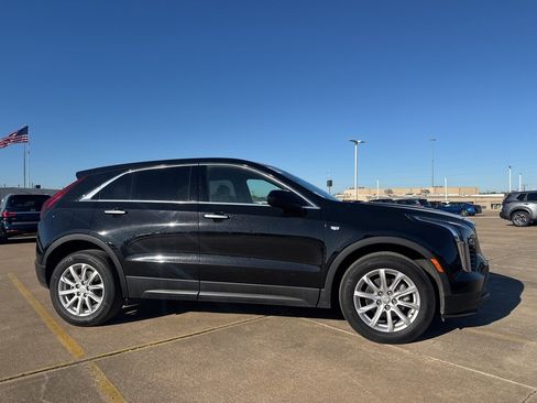Used 2021 Cadillac XT4 Luxury w/ Cold Weather Package image 27
