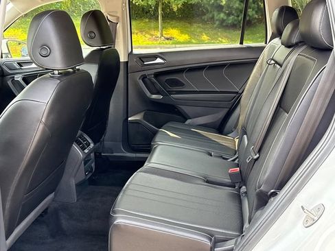 Used 2022 Volkswagen Tiguan SE AWD/4WD image 4