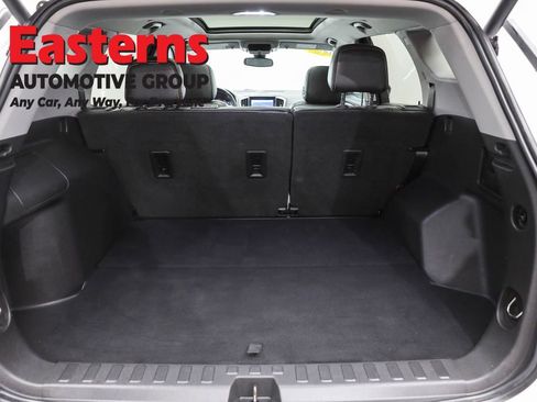 Used 2021 GMC Terrain SLT w/ Infotainment Package II AWD/4WD image 9