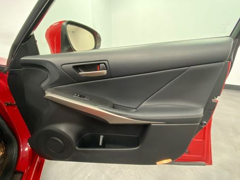 Used 2019 Lexus IS 300 AWD image 38