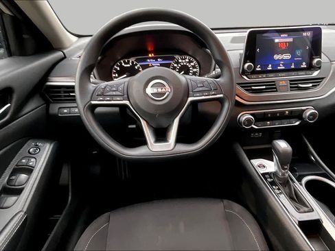 Used 2024 Nissan Altima 2.5 SV FWD image 6