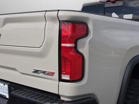 New 2026 Chevrolet Silverado 2500 ZR2 AWD/4WD image 39