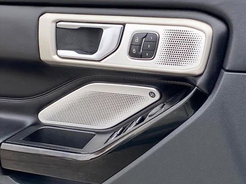 Used 2023 Ford Explorer Platinum w/ Technology Package image 23