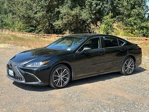 Used 2023 Lexus ES 300h w/ Premium Package FWD image 5