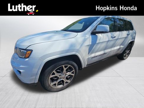 Used 2018 Jeep Grand Cherokee Limited AWD/4WD image 1