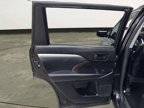 Used 2015 Toyota Highlander Plus AWD/4WD image 17