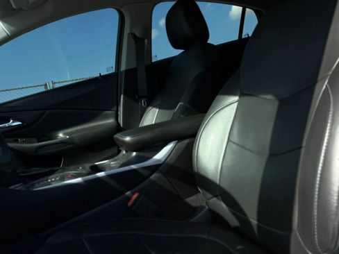 Used 2018 Chevrolet Volt LT w/ Comfort Package image 19