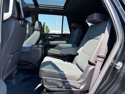 Used 2025 GMC Yukon AT4 w/ AT4 Premium Plus Package AWD/4WD image 23