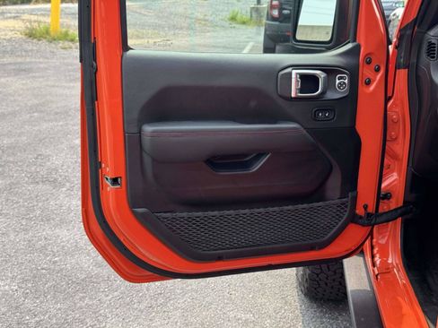 Used 2023 Jeep Wrangler Unlimited Rubicon 4xe AWD/4WD image 18