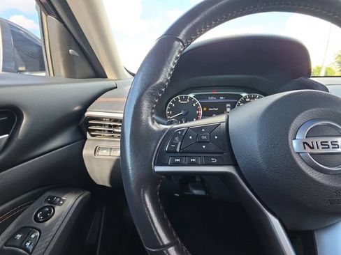 Used 2022 Nissan Altima 2.5 SR FWD image 11