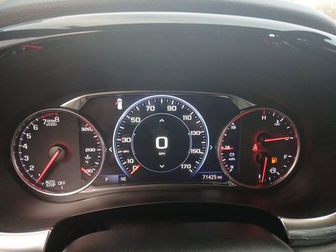 Used 2023 Chevrolet Traverse Premier image 18