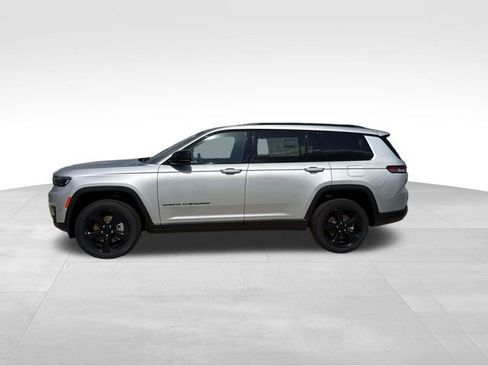 New 2025 Jeep Grand Cherokee L Altitude RWD image 23