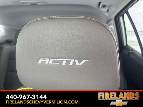 Used 2025 Chevrolet Trax ACTIV w/ Sunroof Package image 11